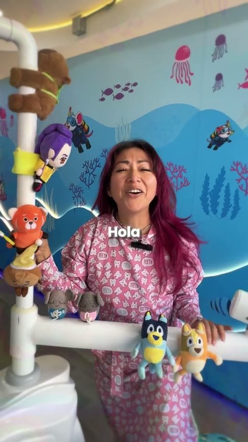 La Dra. Miossotty presentándose en su consultorio